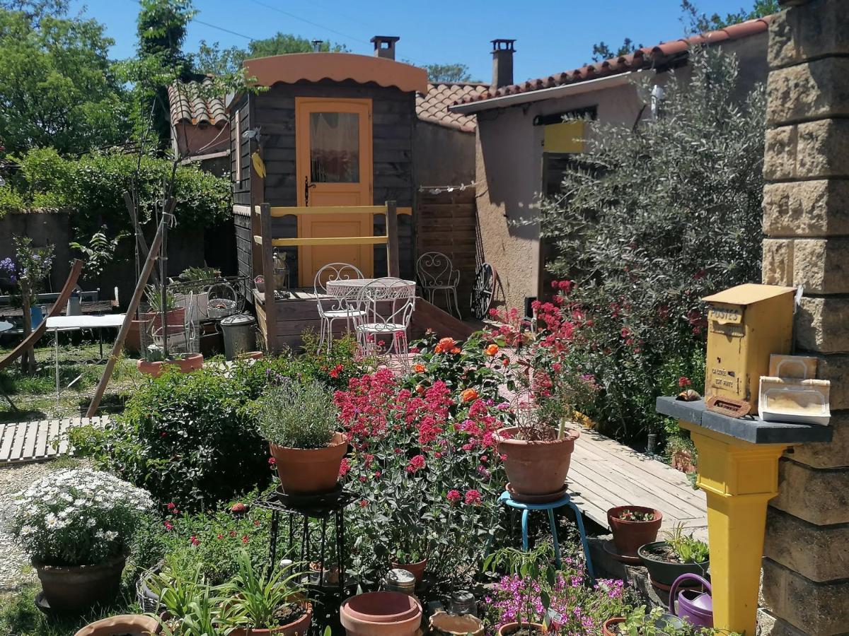 La Fee Viviane Et Michel L'Enchanteur Robion en Luberon Exteriér fotografie
