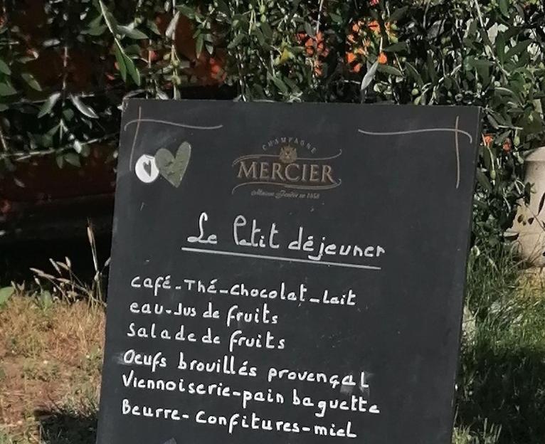 La Fee Viviane Et Michel L'Enchanteur Robion en Luberon Exteriér fotografie