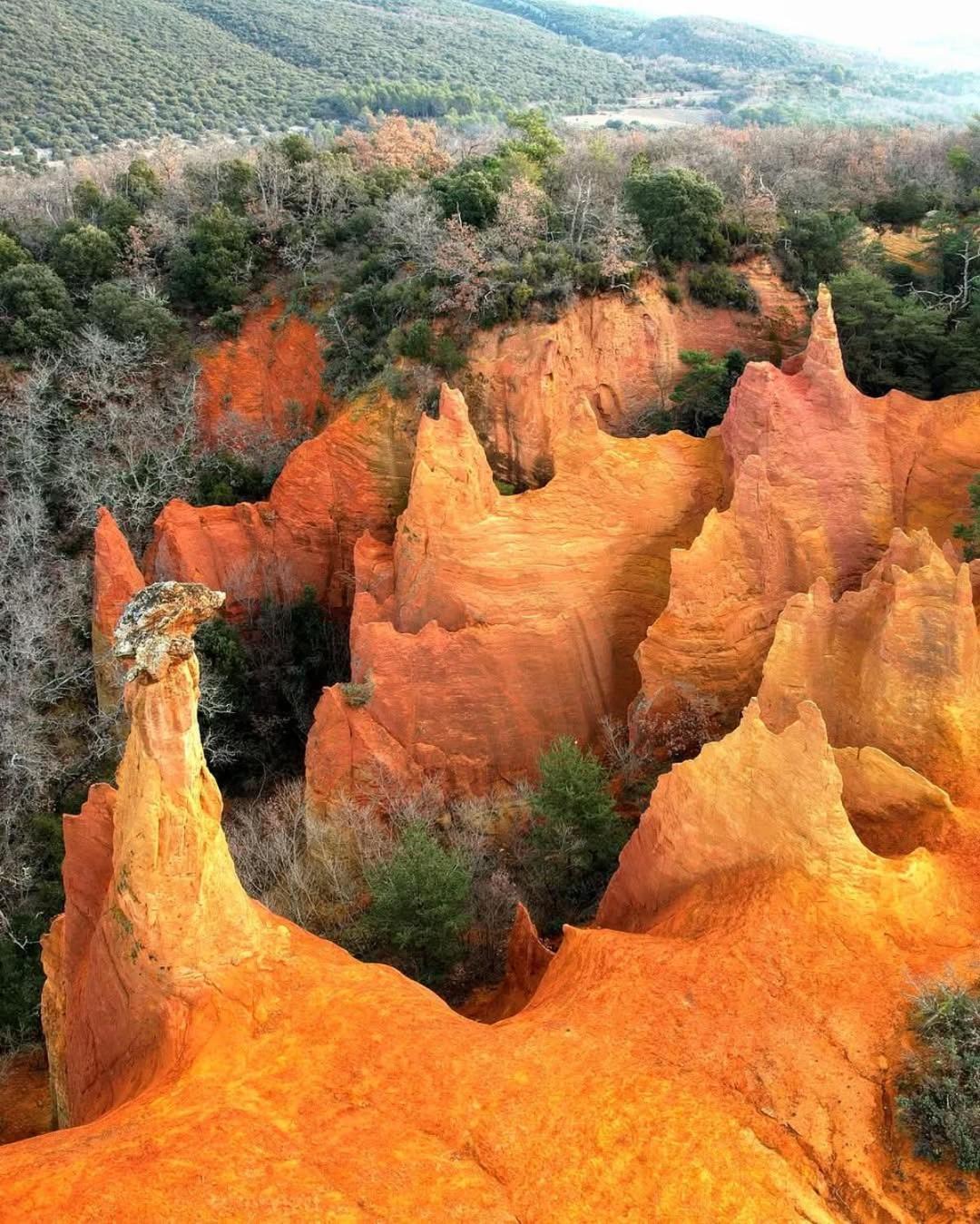 La Fee Viviane Et Michel L'Enchanteur Robion en Luberon Exteriér fotografie